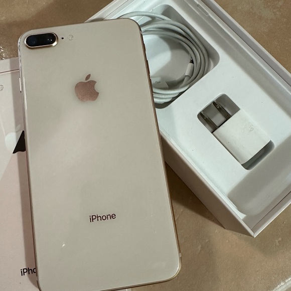 Apple Other - EUC IPHONE 7 PLUS